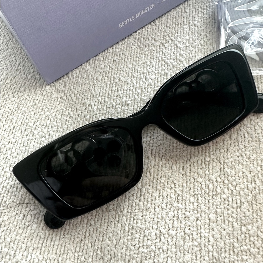 COPY - Gentle Monster x Jennie - La Peche 01 (Black)